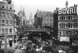 Udsigt over Ludgate Circus, med St. Pauls Cathedral bagved af English Photographer